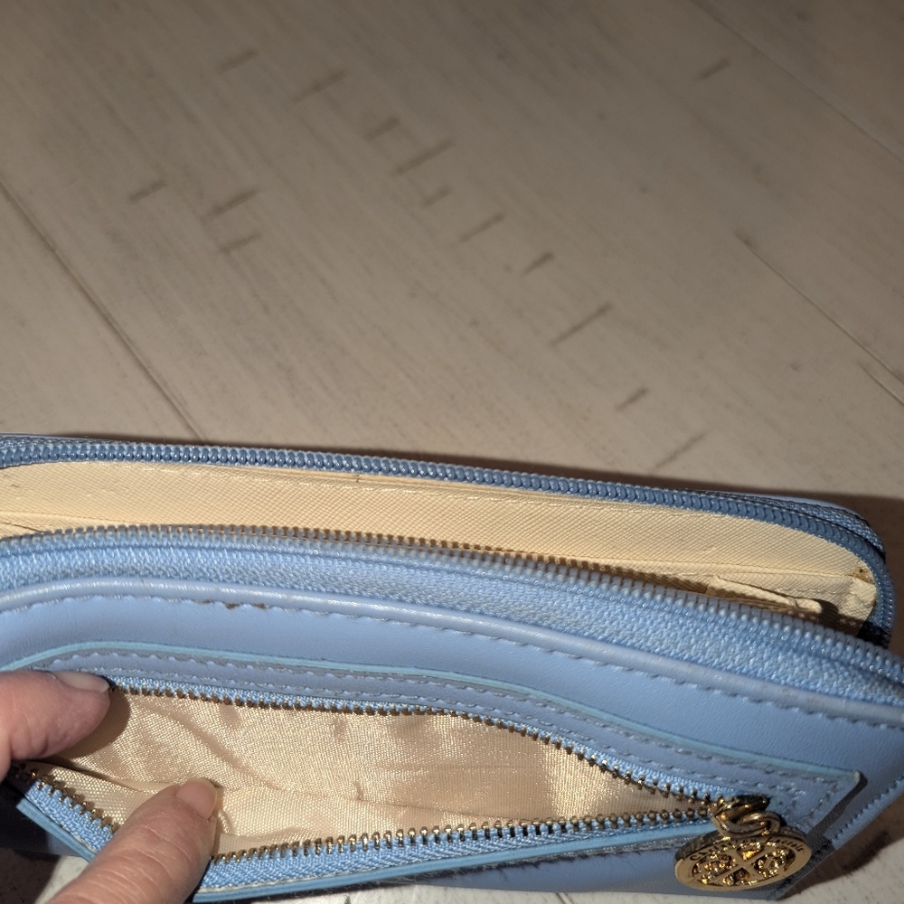 Christian LaCroix baby blue long wallet - Picture 7 of 14